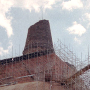 rénovation de stupa - anaradhapura